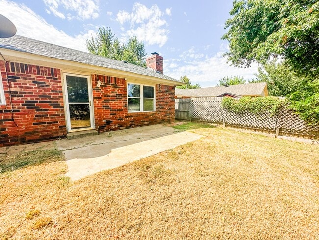 Building Photo - Great 3 Bed & 2 Bath Home in Yukon!