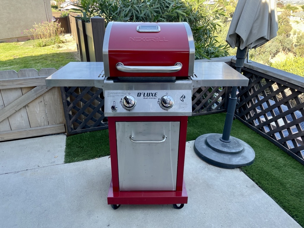 New barbecue with all accessories included - 250 Vista Montana Way