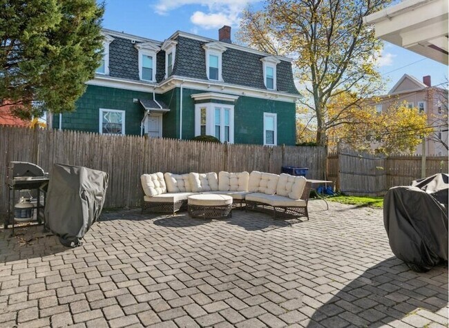 Building Photo - 3 Draper St