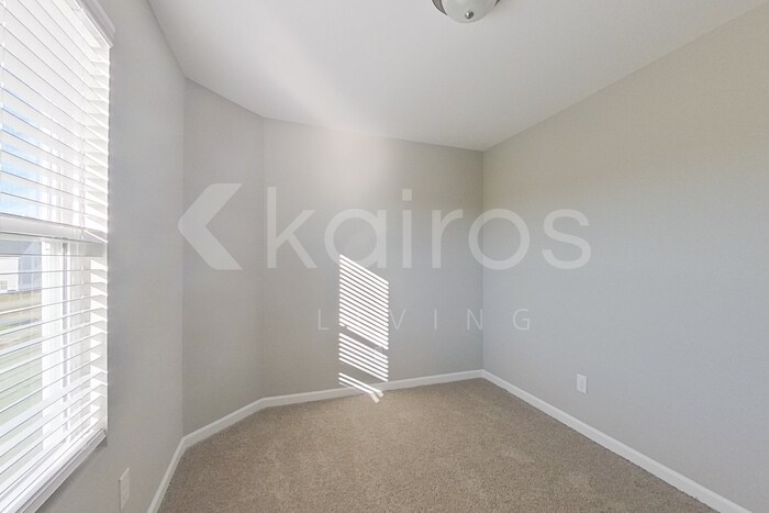 Building Photo - 888 Silent Barge Cv