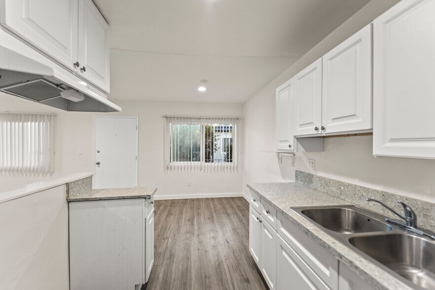 Building Photo - 5738 Woodman Ave