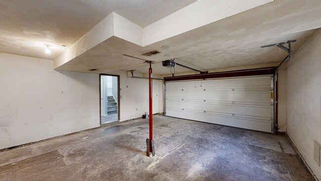 Building Photo - Large Updated 4-Bedroom Home for Rent – Moline