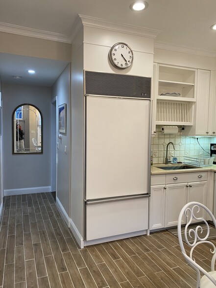 Subzero refrig - 346 Bushkill St