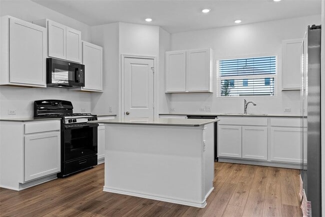 Building Photo - 105 Allegro Dr
