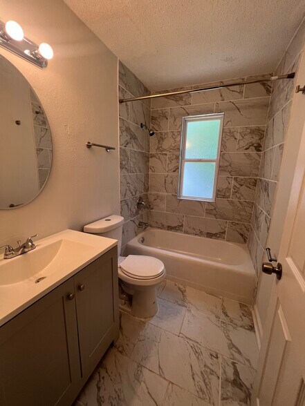 Building Photo - 3213 Thomas St