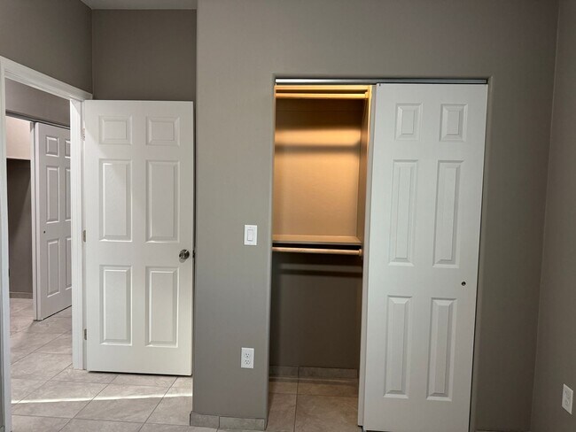 Building Photo - Beautiful Modern 3Bdm 2Ba Home, Easy Access to I-10, Must See!