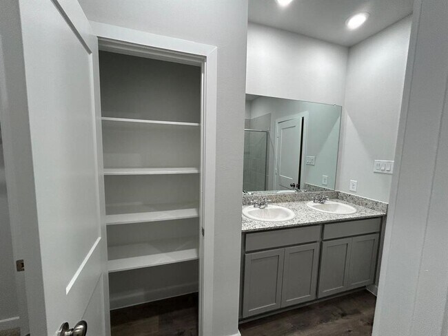 Building Photo - 7850 Alset Dr