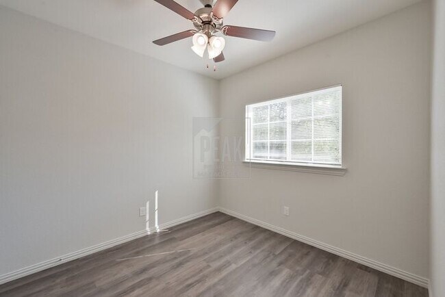 Building Photo - $1500! Stylish 2BR Townhome with 15 Minutes from Downtown Fort Worth Stockyards! Free application...