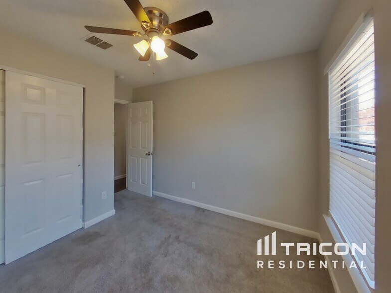 Building Photo - 716 King St