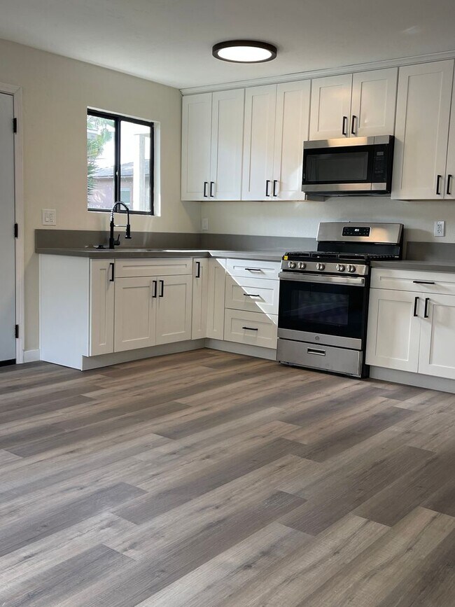 Building Photo - 4870 LongBranch