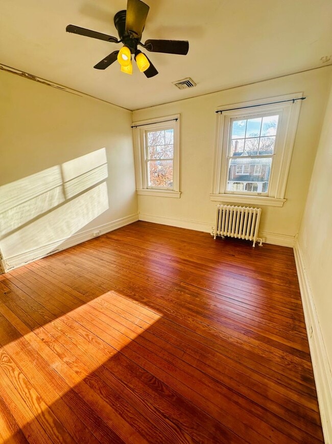 Building Photo - Charming 3bdrm/1.5bth Home Conveniently Located in Richmond's Carytown Area w/Private Balcony!!