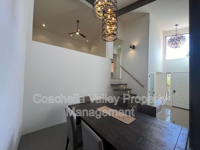 Building Photo - 287 S Civic Dr