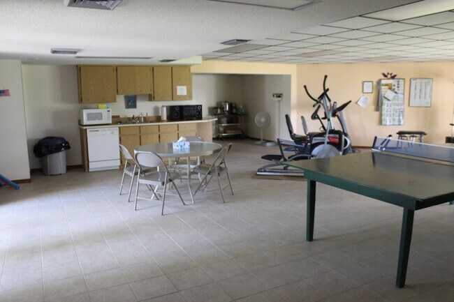 Building Photo - Furnished condo