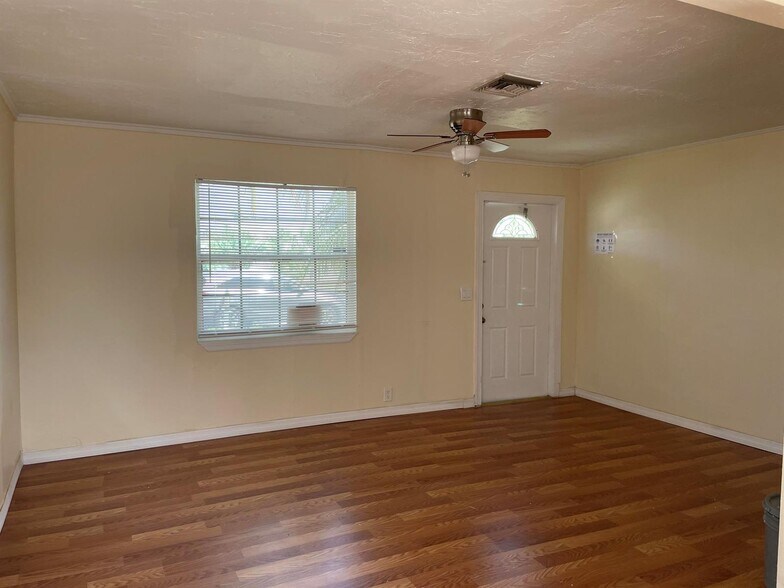 Building Photo - 1425 W 30th St