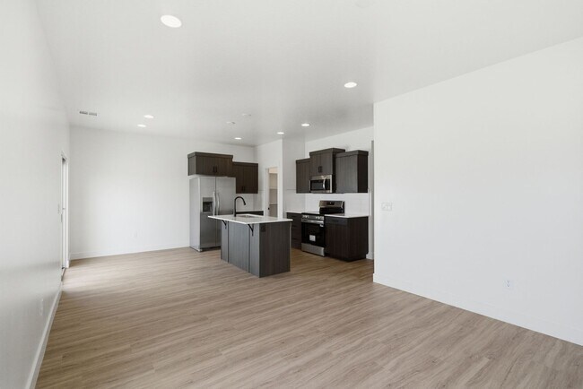 Building Photo - 5690 S Weehawken Ln