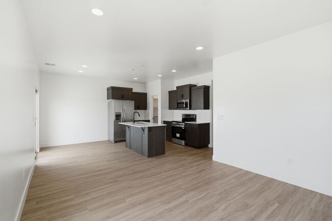 Building Photo - South Desert Townhome with EVSE Outlet