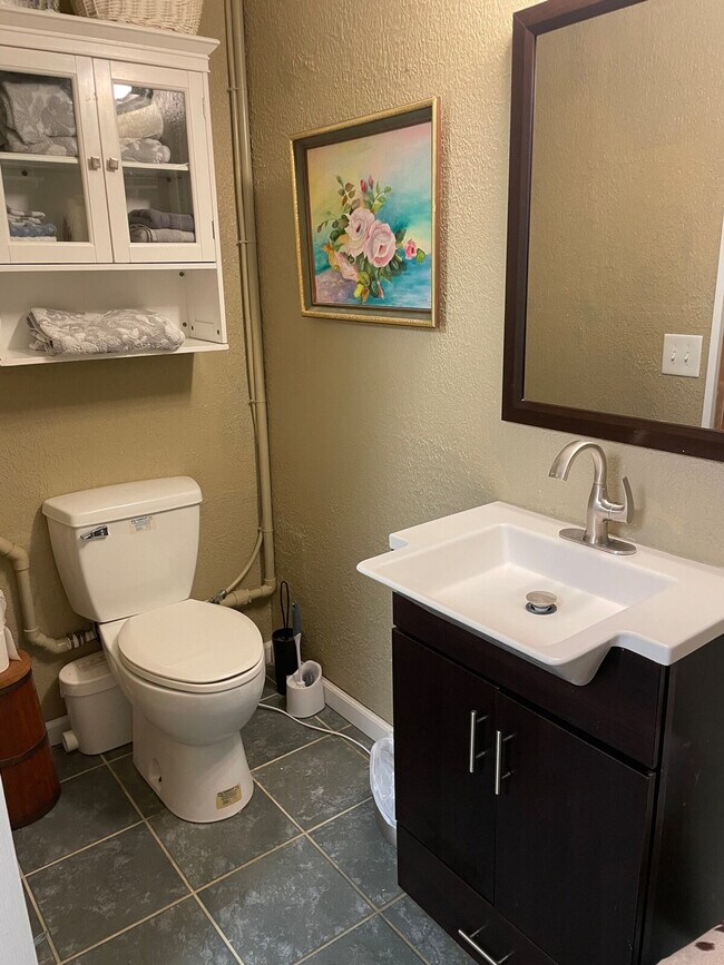 Building Photo - 176 Schools Dr