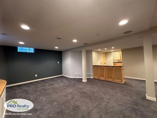 Building Photo - 3 Bedroom House **$1,000.00 off January's Rent with a January 2026 Move In**