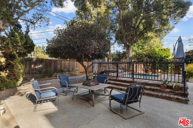 Building Photo - 2480 Penmar Ave