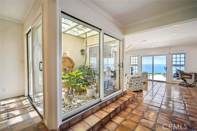 Building Photo - 257 Avenida Lobeiro