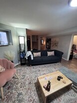 Building Photo - 4325 N Wolcott Ave