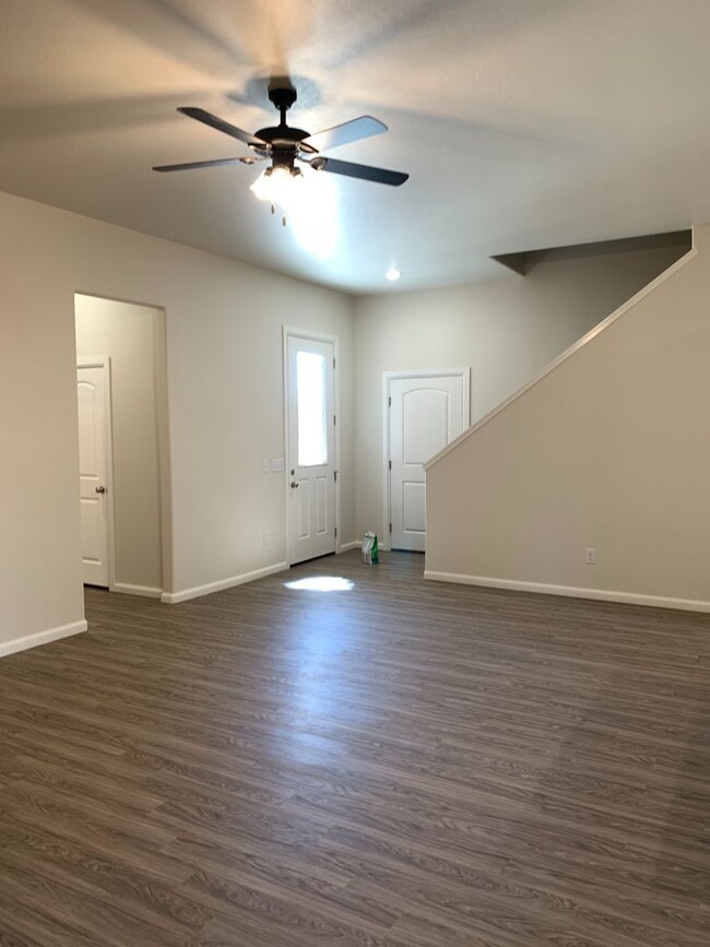 Building Photo - 3 bed, 2.5 bath home in sought after gated...