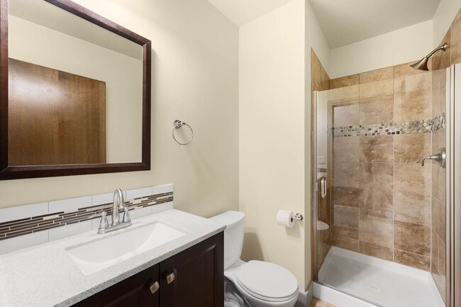 Building Photo - LUX 4BD, 5BA SloHi Home with Finished Base...