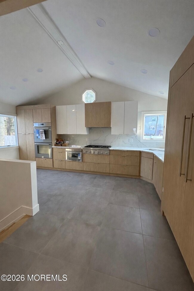 Building Photo - 20 Roslyn Dr