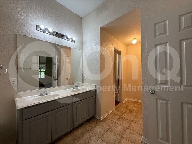 Building Photo - 11813 Ponderosa Pine Dr