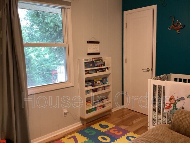 Building Photo - 23 Moore Ave