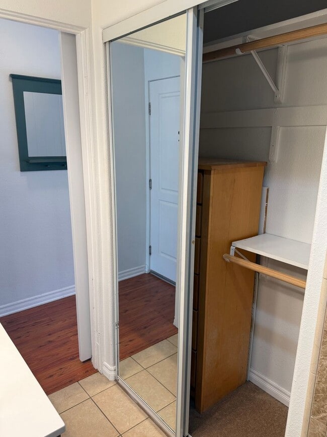 Building Photo - 1021 Scott St