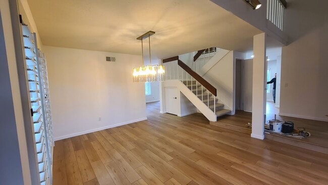 Building Photo - Amazing 4 Bedroom Home with Pool across from Cowls Mt