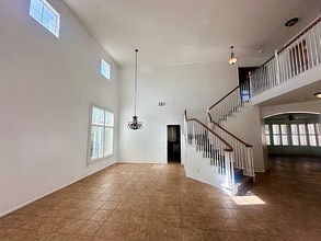 Building Photo - 1552 E Chase Dr