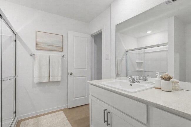 Building Photo - 25409 Carnation Ct