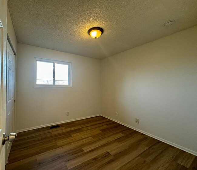 Building Photo - Spacious 5-Bedroom Single-Family Home with Fenced Yard & Garage