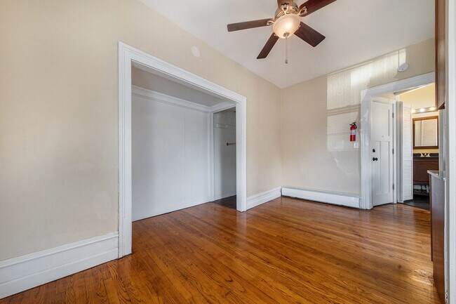 Building Photo - Attractive Remodeled Efficiency 2nd floor ...