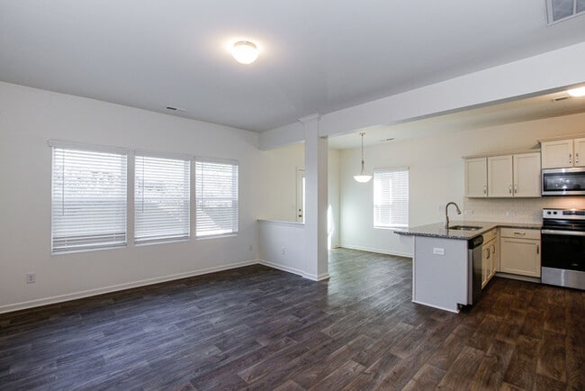 Building Photo - 3BD/2.5 Bath Townhome in Midland Wyntree C...