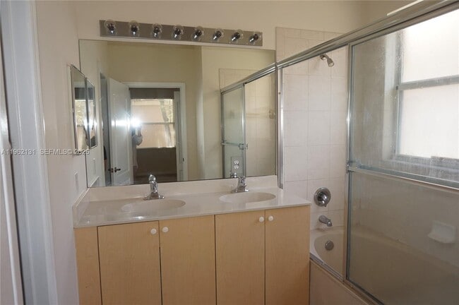 Building Photo - 3964 NE 11th Dr