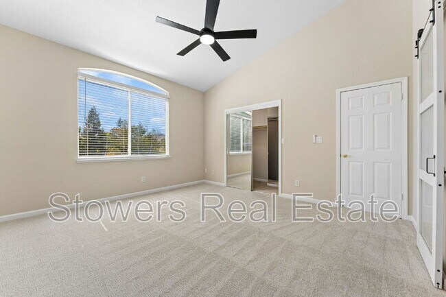 Building Photo - 137 Woodcrest Dr