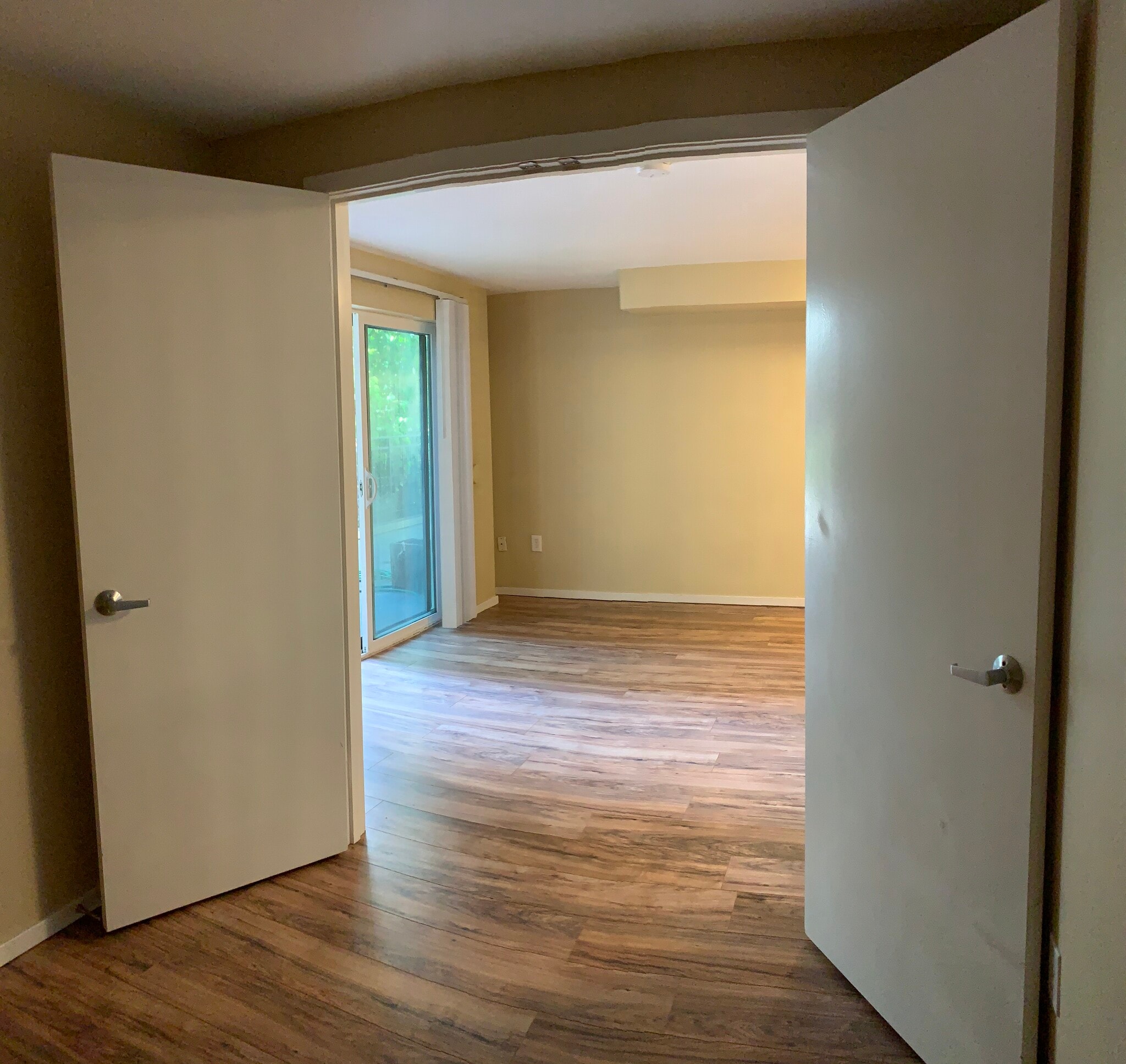 Building Photo - 425 Vine St