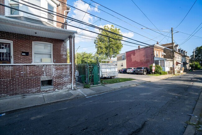 Building Photo - ? Spacious 3-Bedroom Home in Allentown – M...
