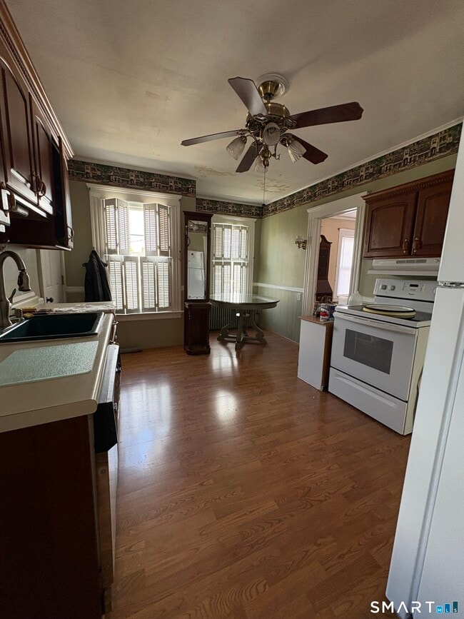 Building Photo - 211 S Whittlesey Ave