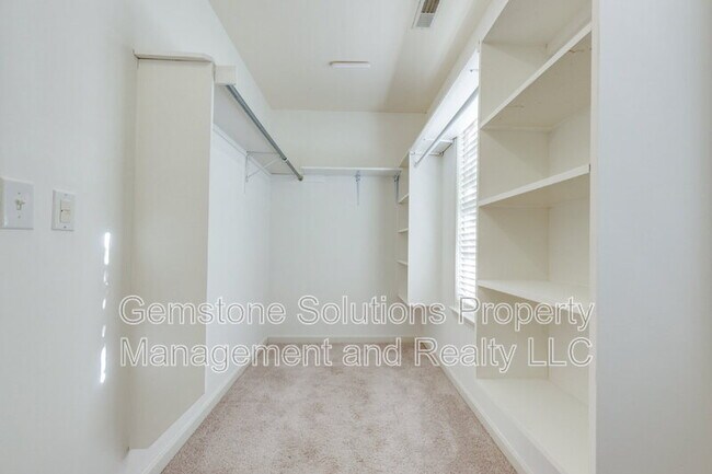 Building Photo - 1035 Watauga Ct
