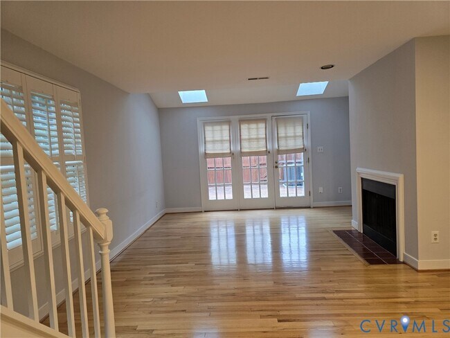 Building Photo - 1308 Maple Ave