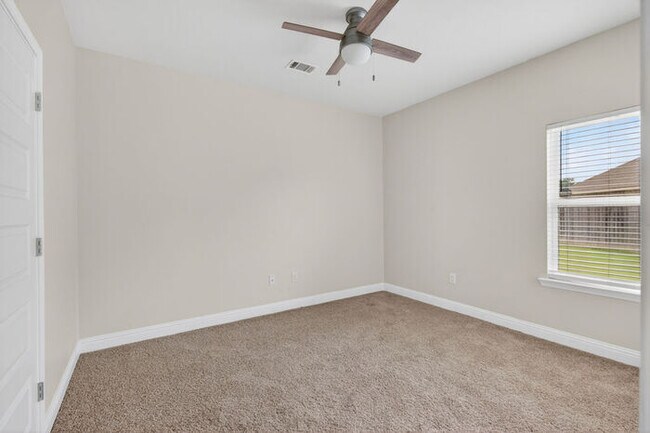 Building Photo - 15610 Ridge Ct