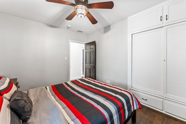 Building Photo - Beautiful 3 bed 2 Bath + Bonus Room home + Yard  in Old Torrance!