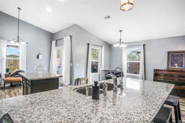 Building Photo - 5544 Peach Dr