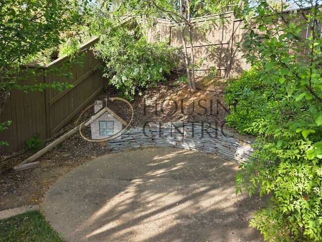 Building Photo - Beautiful Single Story Rental in Gated Serrano Community!