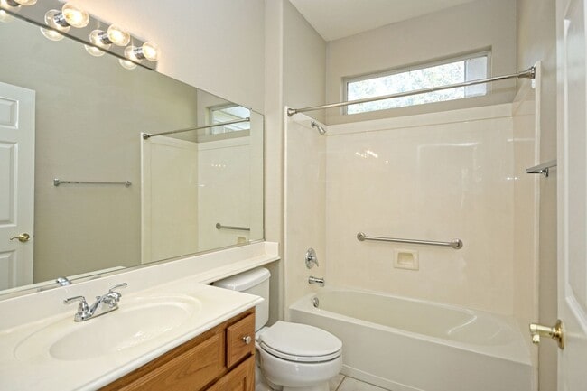 Building Photo - 106 Sunflower St