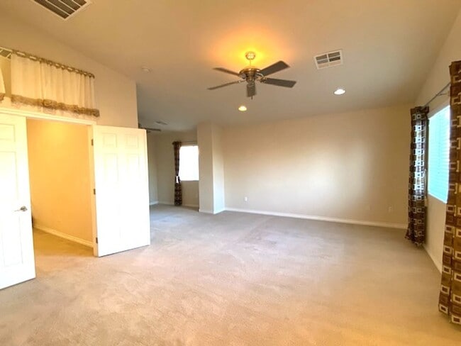 Building Photo - Available on July 31, 2025 For Viewing. Su...